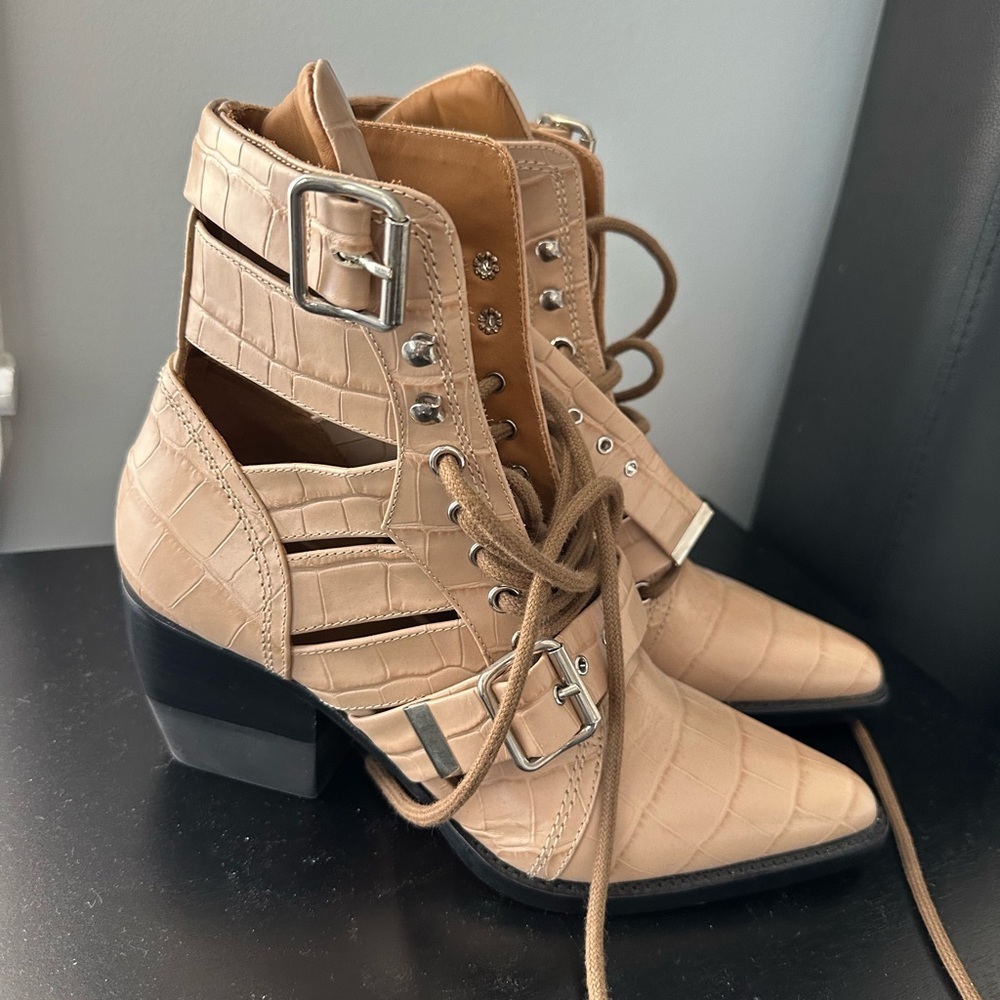 Chloe Rylee brand new boots size 8
